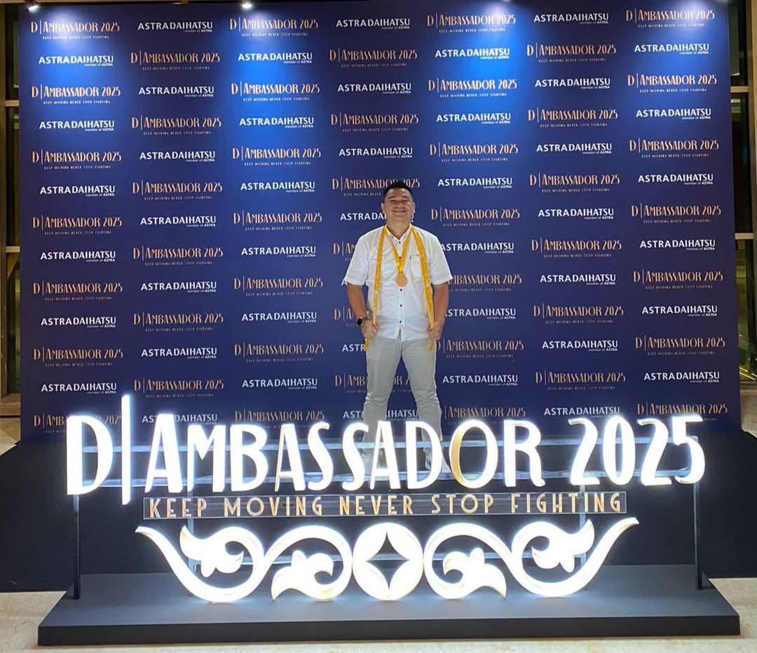 Ayi Potabuga menerima penghargaan Daihatsu D Ambassador 2025