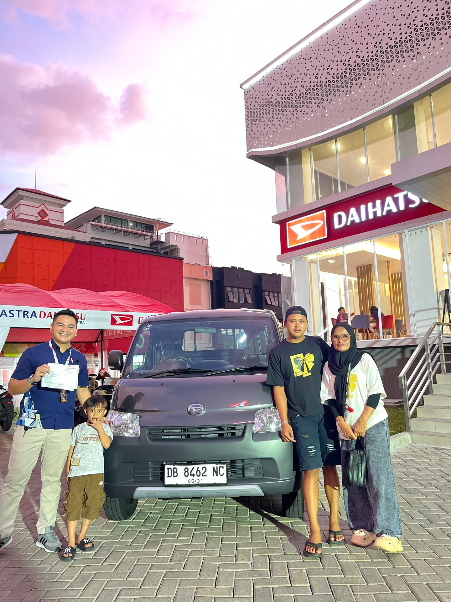Serah terima Daihatsu Gran Max Pick Up di dealer Astra Daihatsu Manado