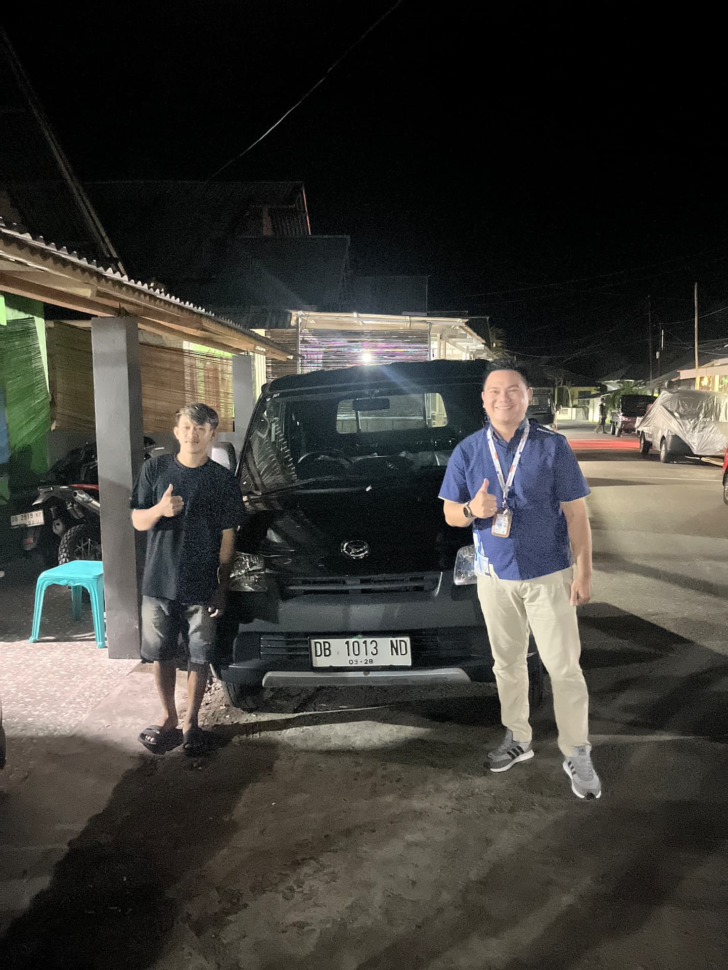 Serah terima Daihatsu Gran Max Pick Up di tempat usaha pelanggan